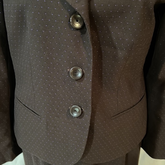 Jones New York Suit, skirt suit set, size 6 - Picture 4 of 16